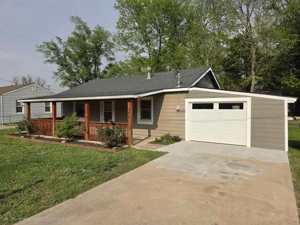 306 N Washington St, Belle Plaine, KS 67013