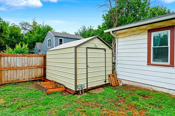 1556 N Poplar, Wichita, KS 67214