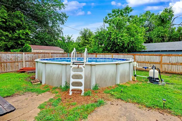1556 N Poplar, Wichita, KS 67214