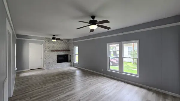 614 N C St, Arkansas City, KS 67005