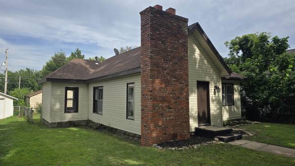614 N C St, Arkansas City, KS 67005