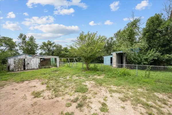 2627 E 2nd Ave, Hutchinson, KS 67501