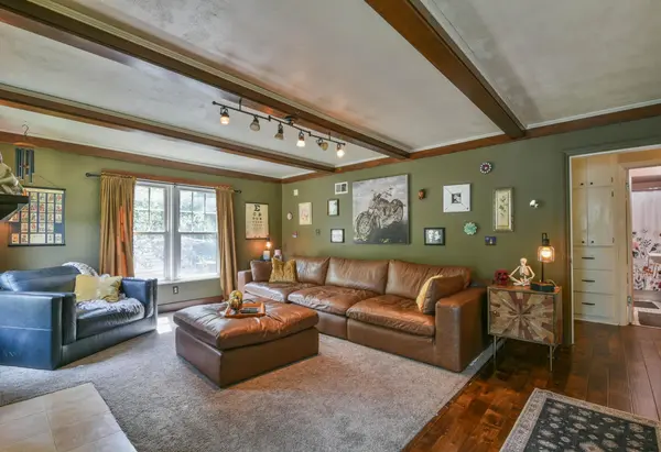 109 E Academy, Hesston, KS 67062