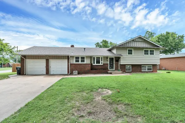 1210 N Farmstead St, Wichita, KS 67208