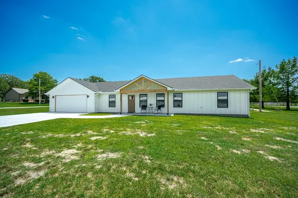 765 N Kansas Ct, Benton, KS 67017
