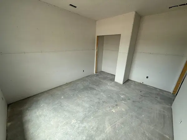 8956 E Joshua St, Bel Aire, KS 67226