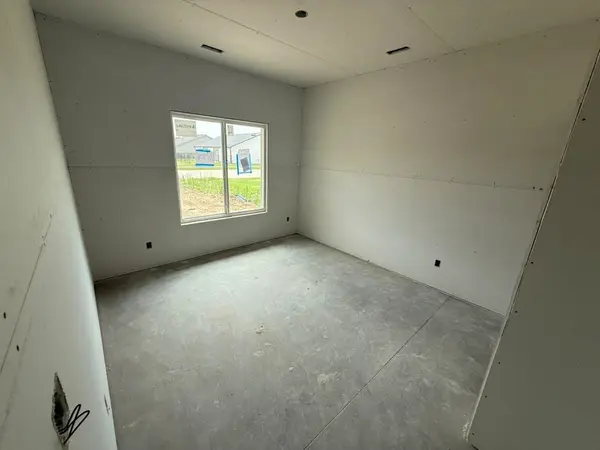 8956 E Joshua St, Bel Aire, KS 67226