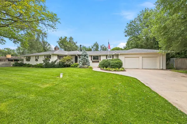 9 W Rolling Hills Dr, Wichita, KS 67212