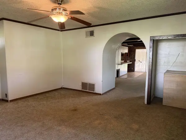 521 N Mulberry St, Eureka, KS 67045