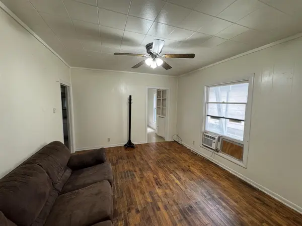 120 W 7th, Winfield, KS 67156