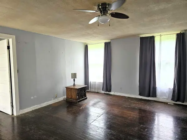 1201 N Front St, Salina, KS 67401