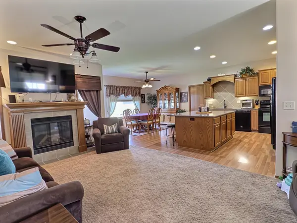 936 E Moss Wood, Derby, KS 67037