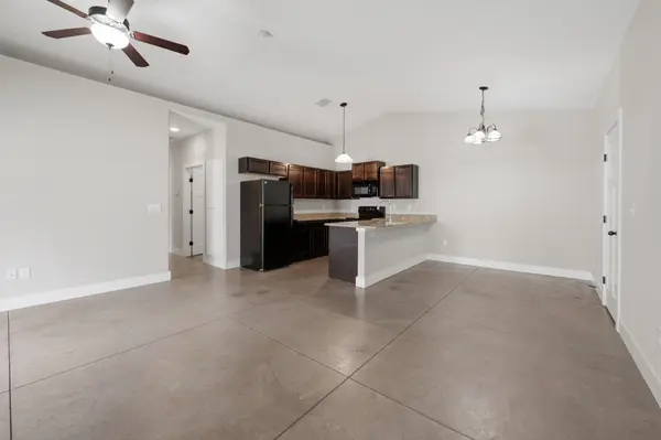 643 E Mulvane St, Mulvane, KS 67110