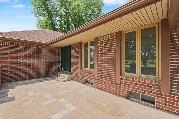701 N Oak Forest Ln, Derby, KS 67037-2119