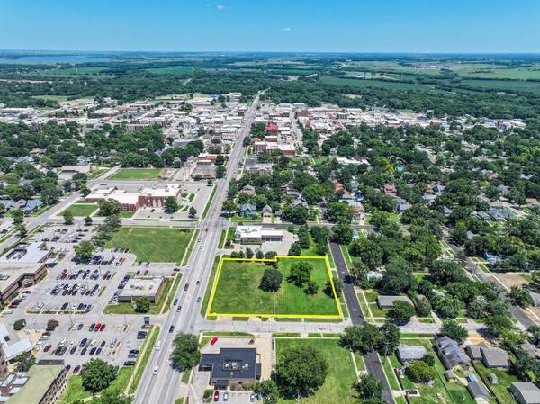 635 W Central Ave, El Dorado, KS 67042