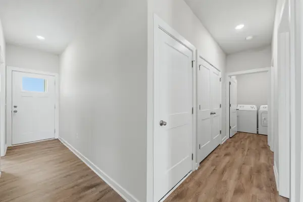 1558 N Emerald Valley Dr, Mulvane, KS 67110