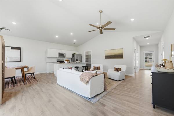 1562 N Emerald Valley Dr, Mulvane, KS 67110