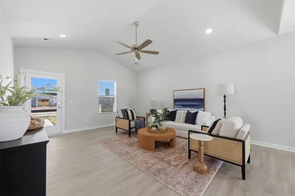 1570 N Emerald Valley Dr, Mulvane, KS 67110