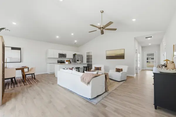1606 N Topaz Ln, Mulvane, KS 67110