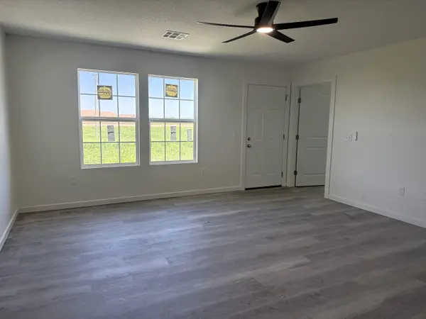 1235 Fountain Dr, Salina, KS 67401