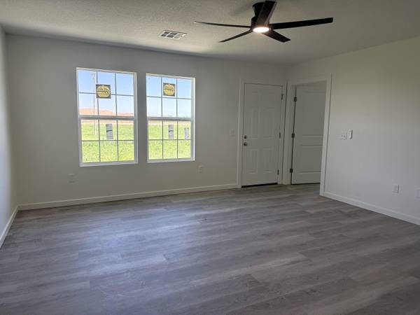 1235 Fountain Dr, Salina, KS 67401