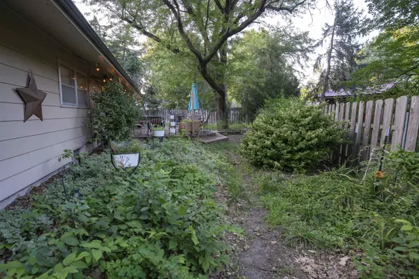 320 S Erb St, Hesston, KS 67062