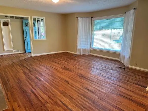 1200 Parkwood Lane, Newton, KS 67114