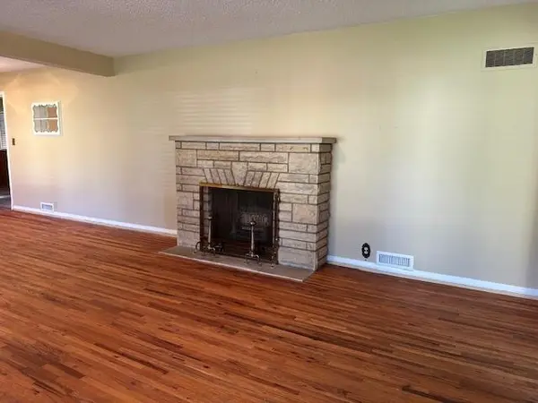 1200 Parkwood Lane, Newton, KS 67114