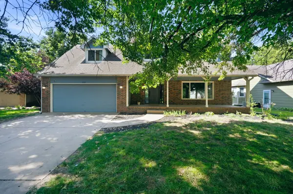 1324 N MANCHESTER CT, Wichita, KS 67212