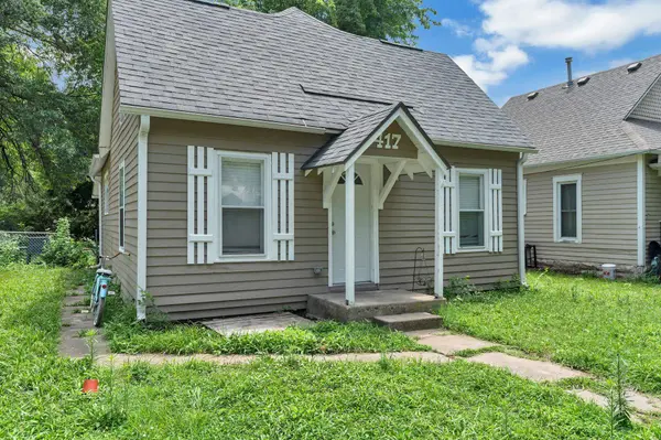 417 W 11th Ave, Winfield, KS 67156-3513
