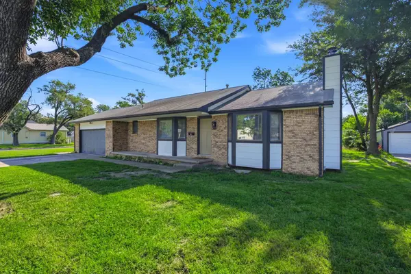 2010 S Glenn, Wichita, KS 67213