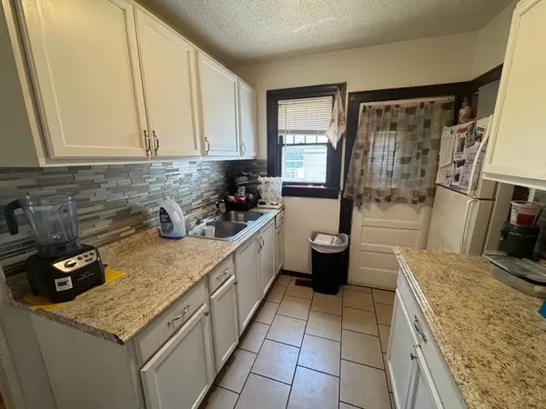 615 S Broadview Ave, Wichita, KS 67218