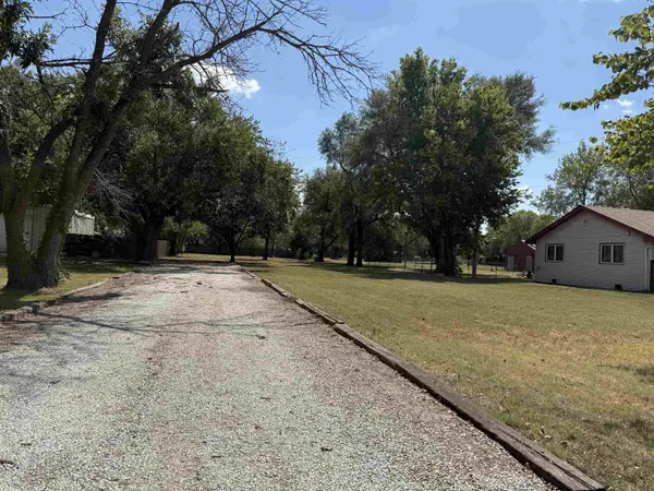 1801 W 53rd St N, Wichita, KS 67204