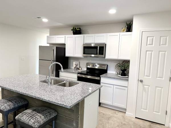 1906 N Hydraulic, Wichita, KS 67214