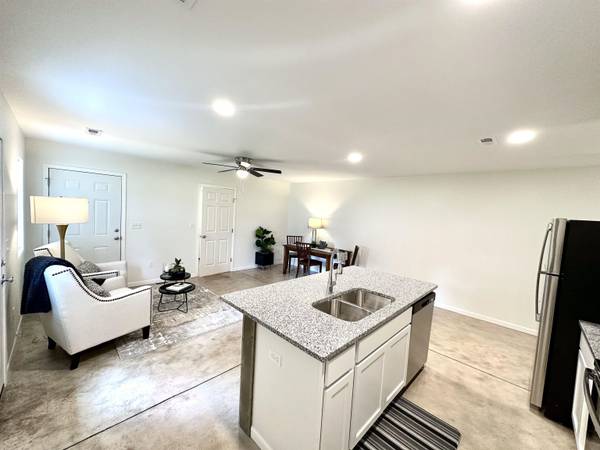 1906 N Hydraulic, Wichita, KS 67214