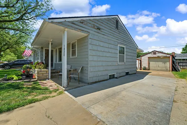 1822 Larson St, Salina, KS 67401