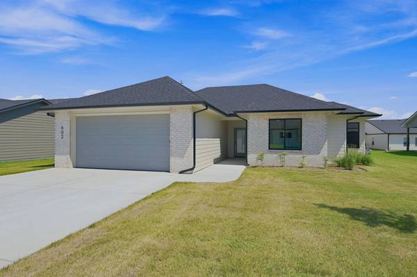 602 Elmwood St, Park City, KS 67147-1124