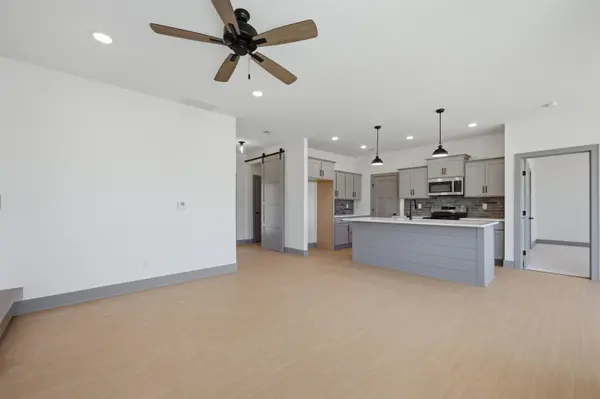 602 Elmwood St, Park City, KS 67147-1124