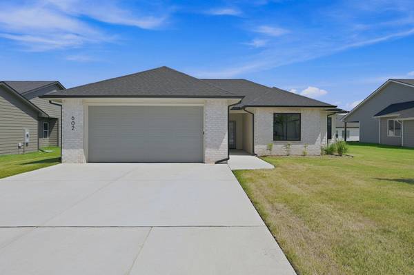 602 Elmwood St, Park City, KS 67147-1124