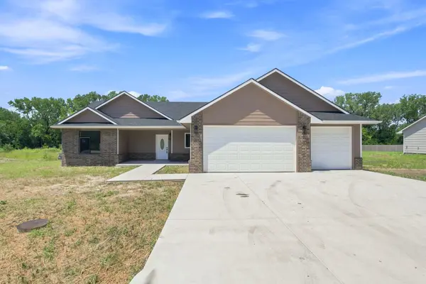 635 S Arbor Valley Way, Valley Center, KS 67147