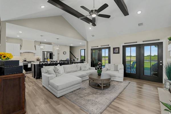 217 N Heritage Rd, Wellington, KS 67152