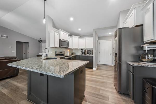 10567 W Sondra Ct, Maize, KS 67101-4122