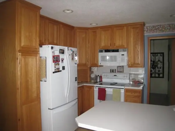 413 N Park Dr, Haysville, KS 67060