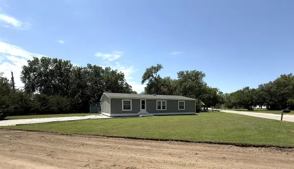 521 E Eighth St, Harper, KS 67058
