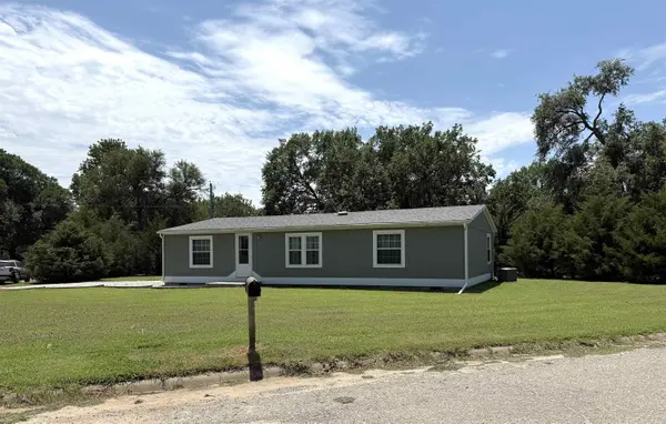521 E Eighth St, Harper, KS 67058