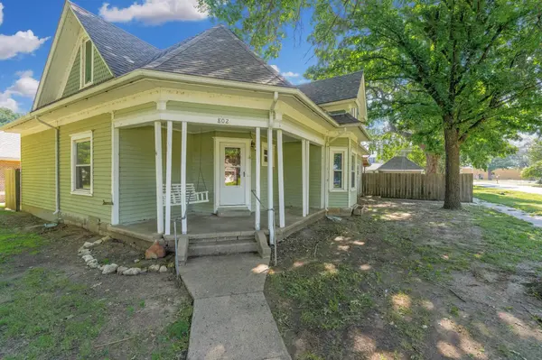802 N Linden St, Belle Plaine, KS 67013