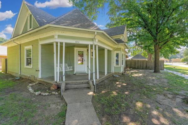 802 N Linden St, Belle Plaine, KS 67013