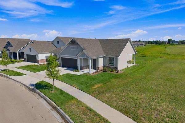 306 W Boxthorn Dr, Andover, KS 67002