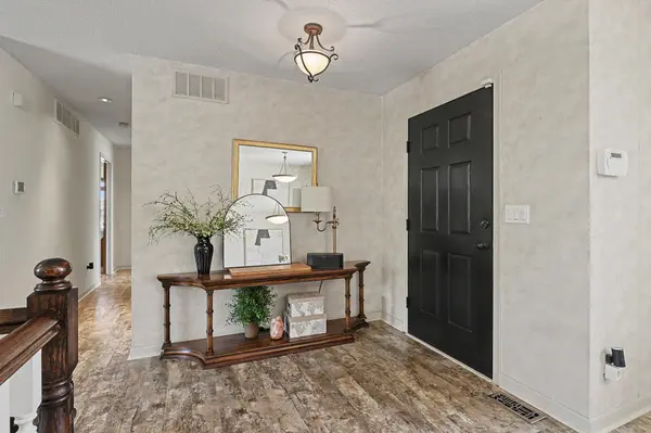 525 Stone Creek Dr, Newton, KS 67114