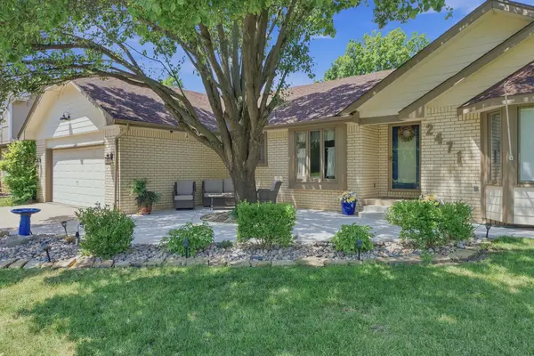 2471 N Winstead Cir, Wichita, KS 67226
